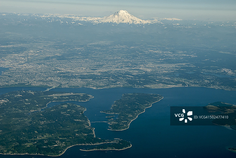 航拍塔科马西南望雷尼尔山图片素材