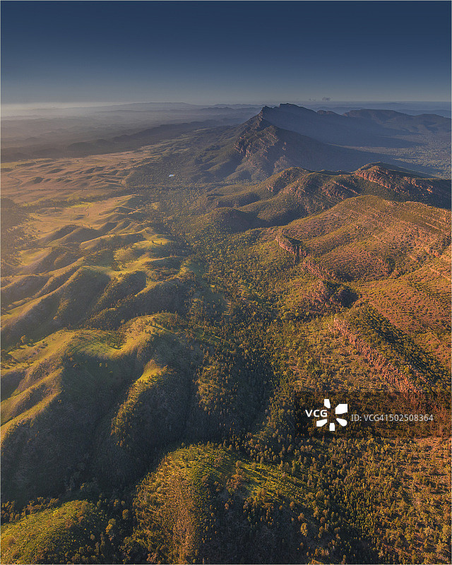 南澳大利亚弗林德斯山脉国家公园维尔佩纳庞德山脉鸟瞰图片素材