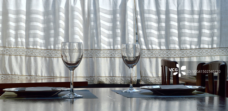 准备晚餐的餐桌图片素材