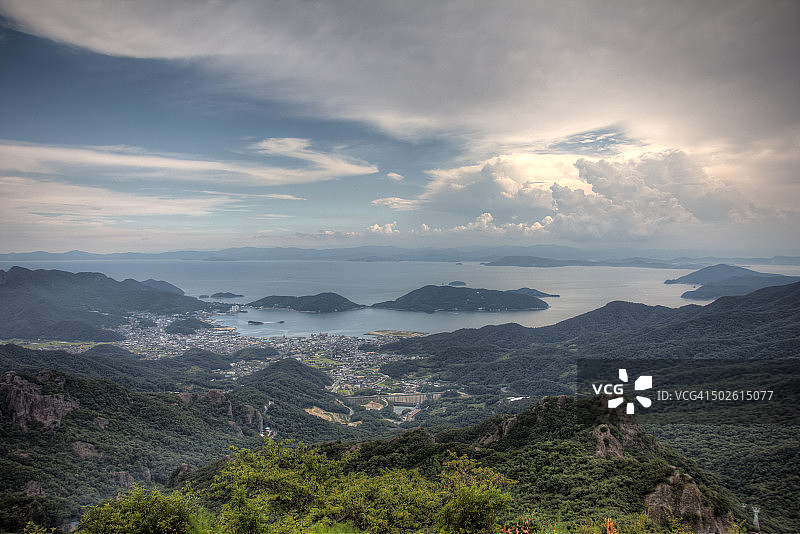 岛屿上的日式海湾风光图片素材