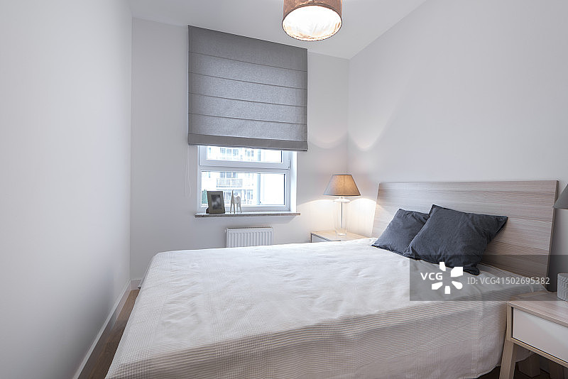 现代内饰中的双人床图片素材