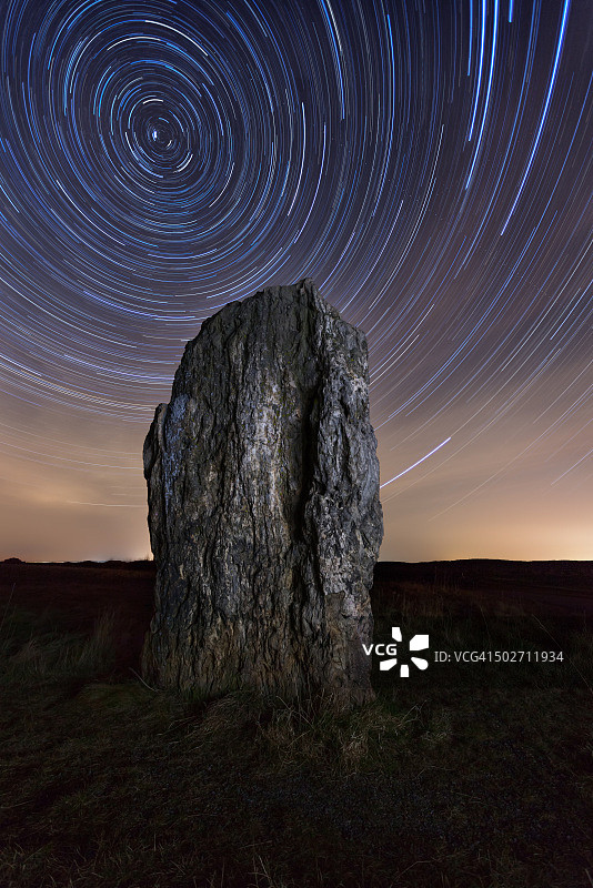 德国巨石阵和星轨图片素材