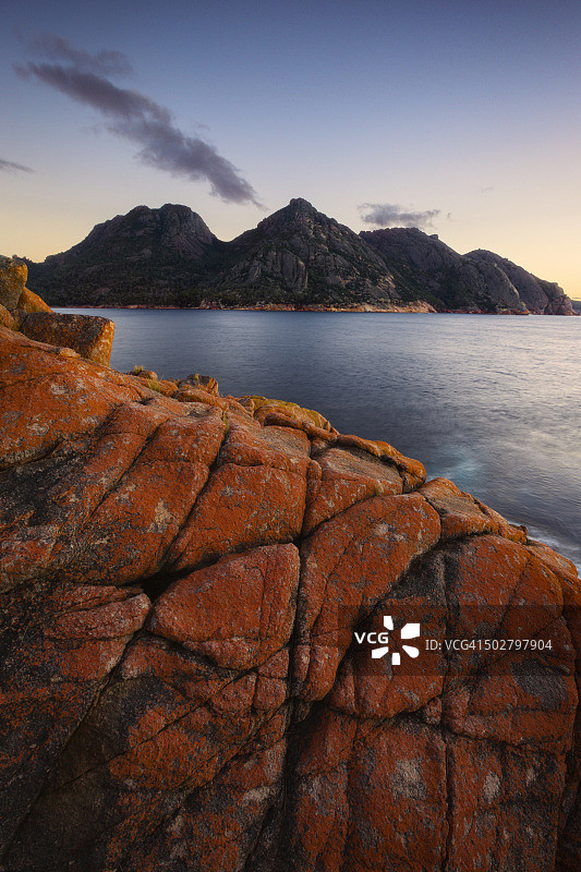 澳大利亚塔斯马尼亚菲欣纳国家公园酒杯湾黎明图片素材