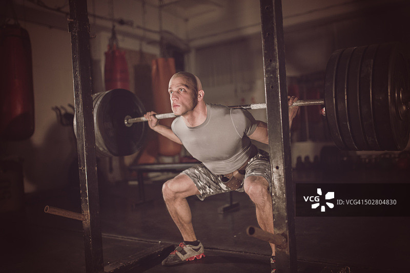 健身房的男人图片素材