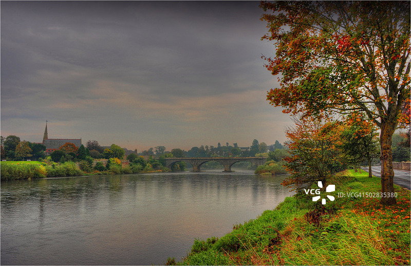 苏格兰边境小镇开尔索的特威德河图片素材