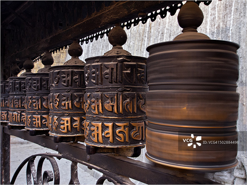卡格贝尼的转经筒，木斯塘，安娜普尔纳地区，喜马拉雅山脉，尼泊尔图片素材