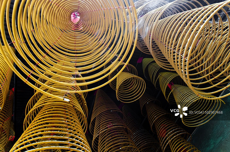 澳门观音寺的盘香图片素材