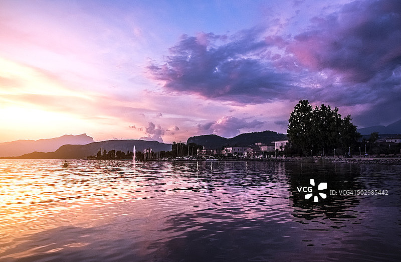 双色日落图片素材