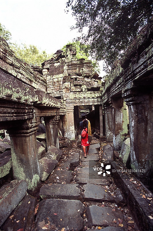 在吴哥通寺的塔布茏寺行走图片素材