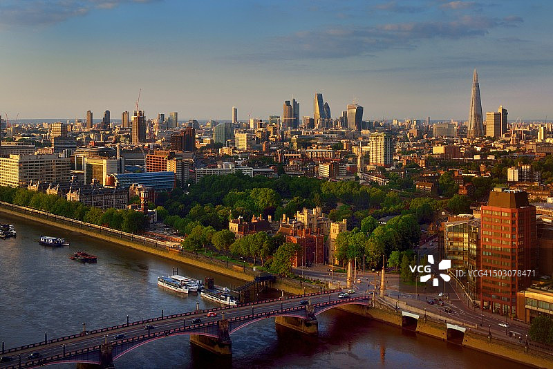 伦敦日落时分的鸟瞰图图片素材