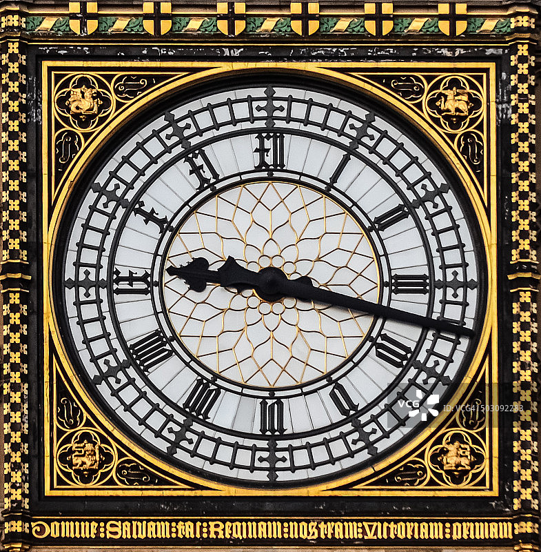 大本钟巨大钟面的特写镜头图片素材