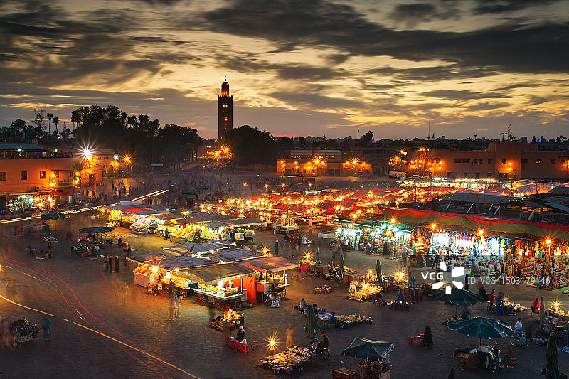 马拉喀什的德吉玛广场和市场图片素材