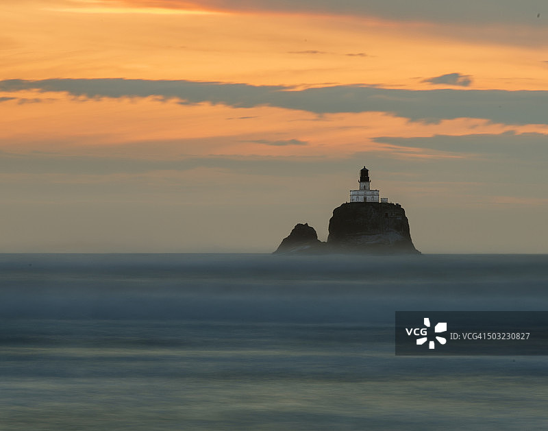 日落时分的蒂拉穆克角灯塔图片素材