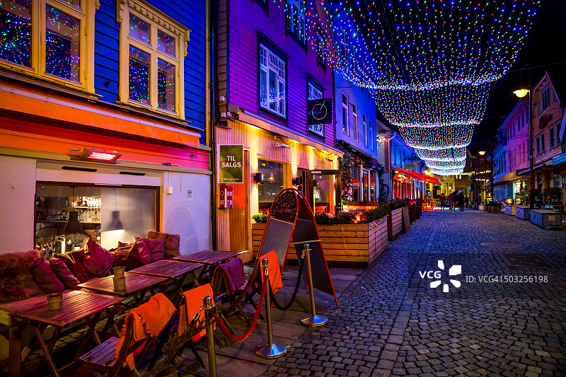 挪威斯塔万格十二月的彩色街道图片素材