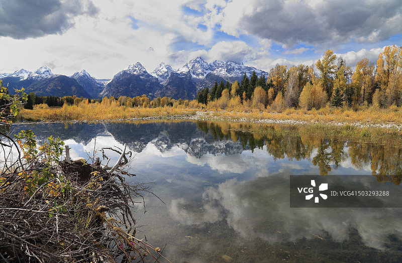 施瓦巴克登陆点秋季上游倒影图片素材