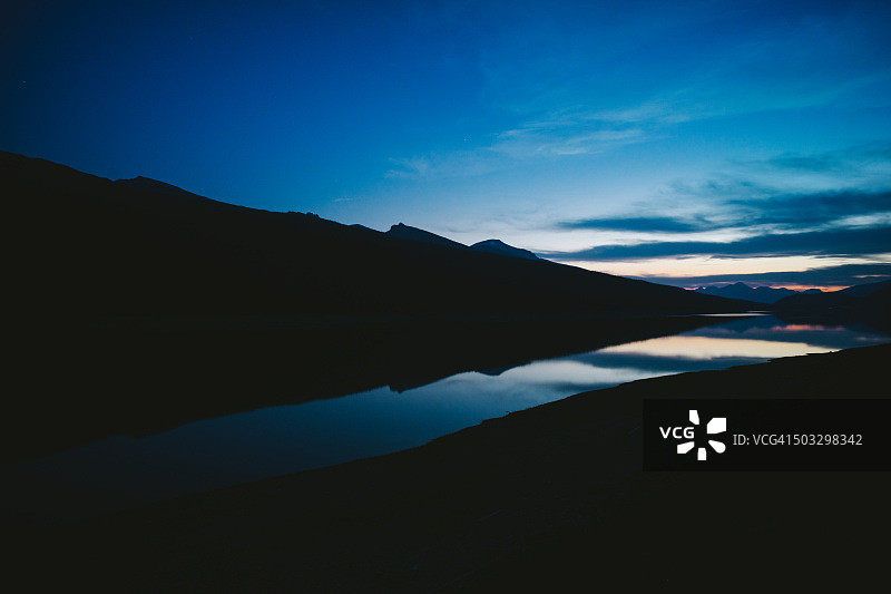 加拿大艾伯塔省贾斯珀国家公园的药湖图片素材