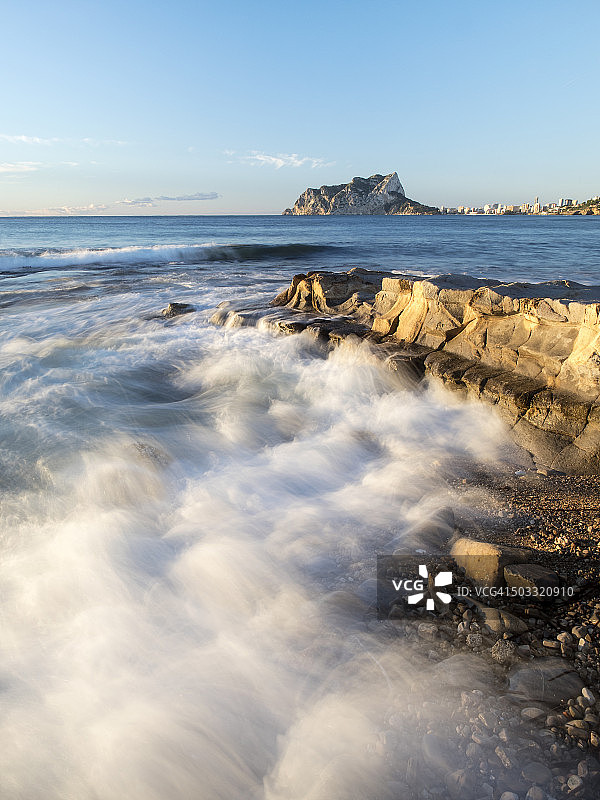 海岸带的日出海浪礁石图片素材
