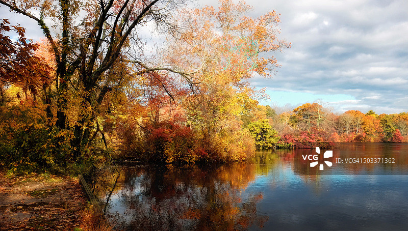 纽约长岛奥克代尔的秋色图片素材