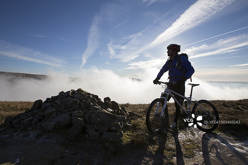 在英国坎布里亚郡伊甸谷骑自行车图片素材