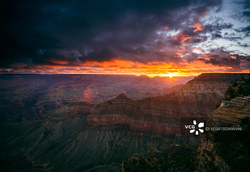 美国亚利桑那州大峡谷国家公园南缘马瑟角日出图片素材