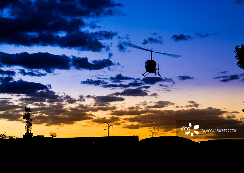 直升机与日落图片素材
