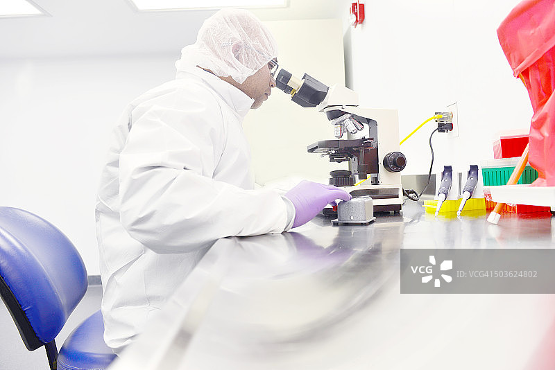 制药配方的科学家图片素材