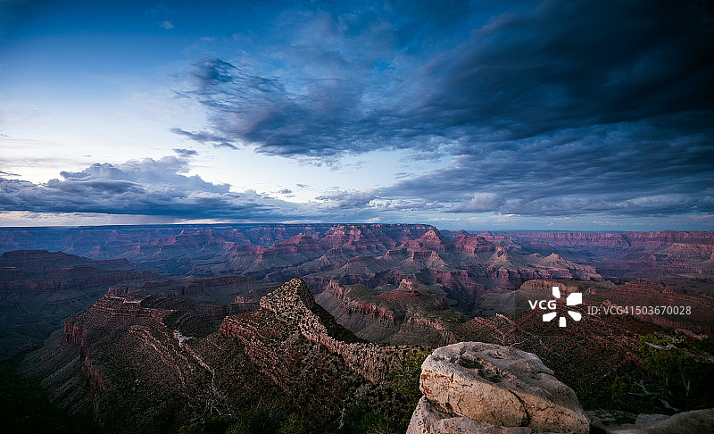 美国亚利桑那州大峡谷国家公园南缘的格兰维尤点日落图片素材