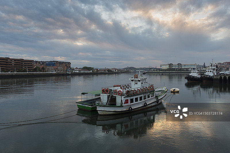 河口日出图片素材