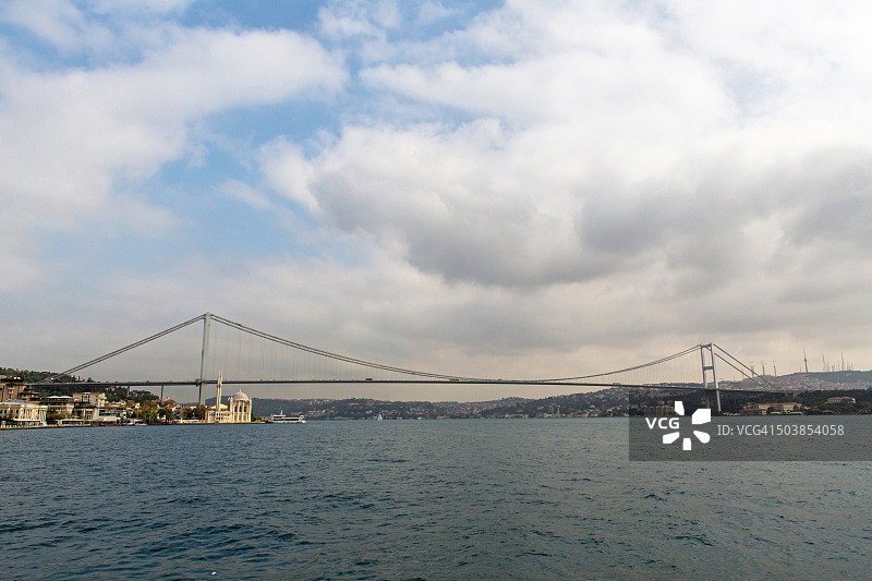 伊斯坦布尔的博斯普鲁斯海峡大桥图片素材