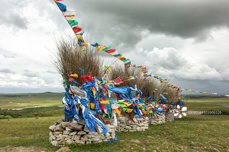 呼伦贝尔草原上的敖包，内蒙古呼伦贝尔市图片素材
