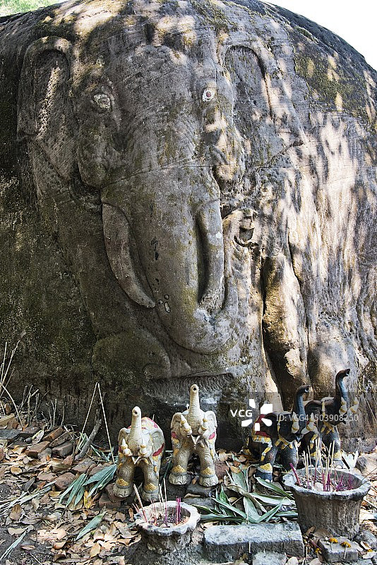 老挝占巴塞瓦普寺象石图片素材
