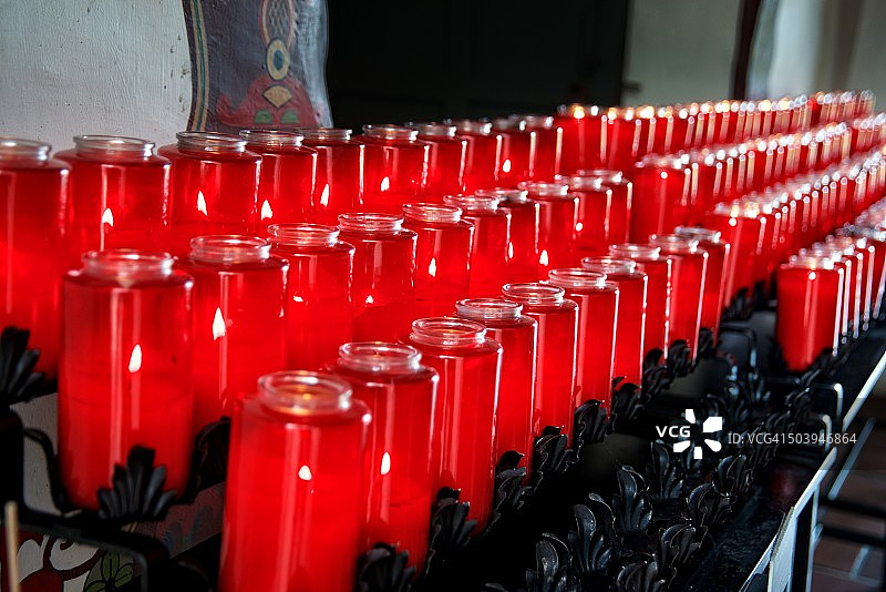 红色祭祀蜡烛图片素材