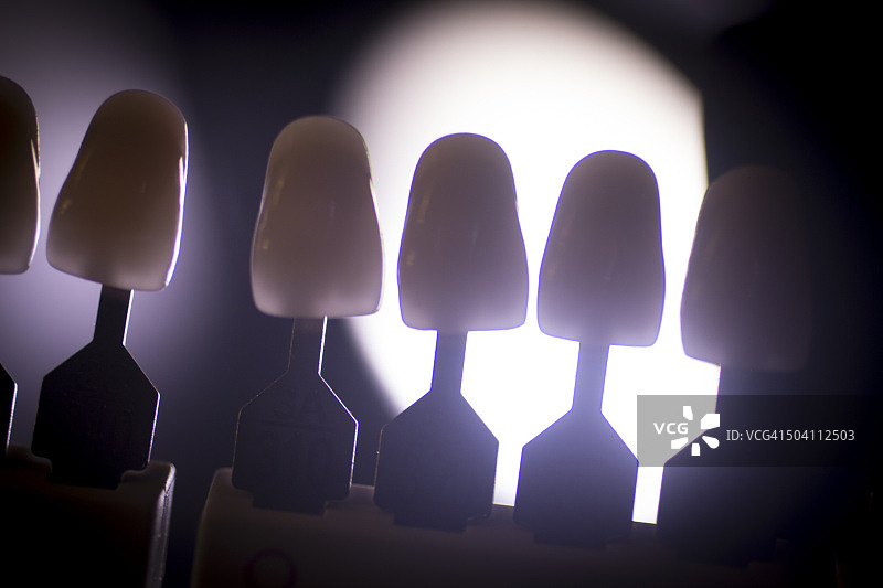 牙科种植体牙冠颜色比色板图片素材