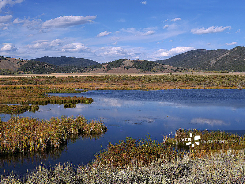 亨利湖州立公园的山间湖泊图片素材
