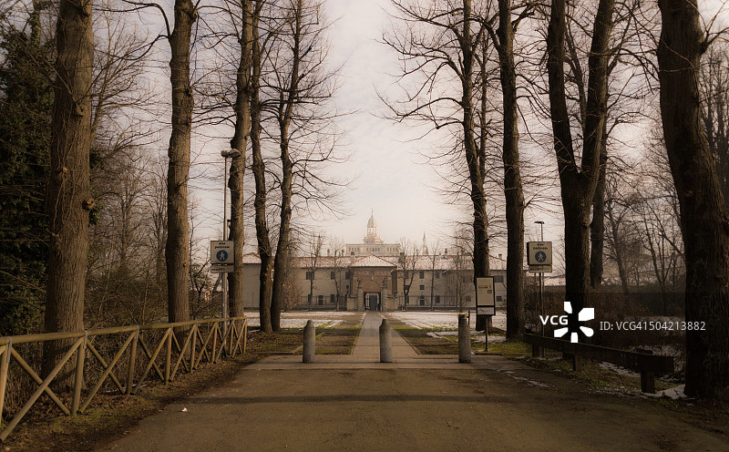 通往帕维亚卡尔特修道院的道路图片素材