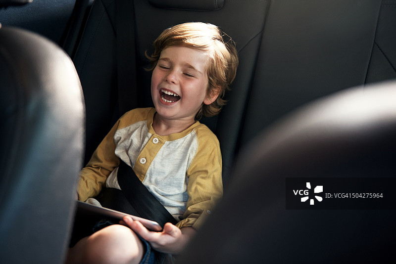 他开怀大笑图片素材