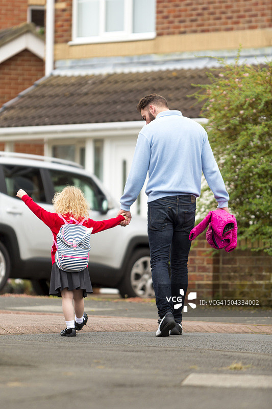 今天在学校过得很棒，爸爸！图片素材