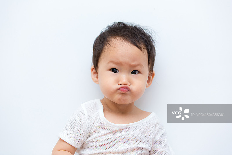 宝宝撅着嘴图片素材