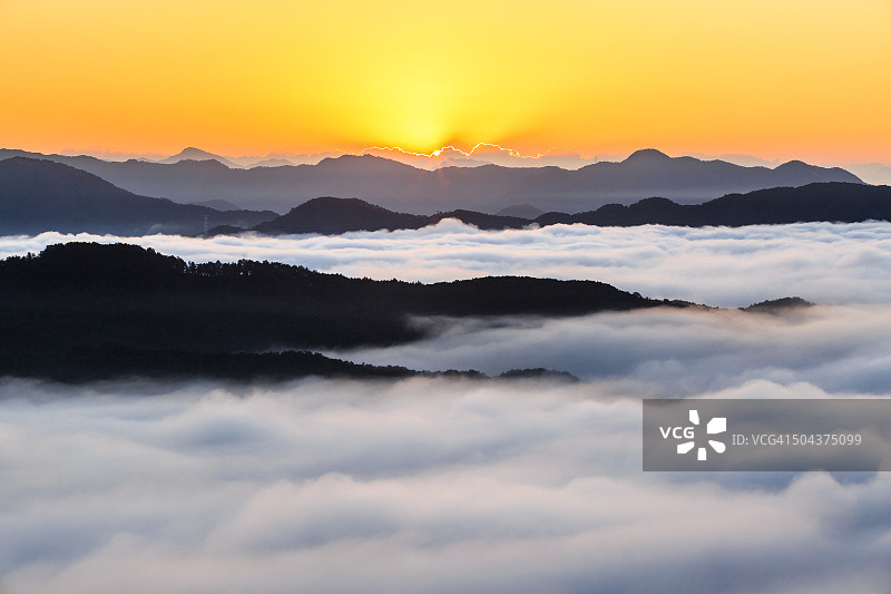 山上的黎明图片素材