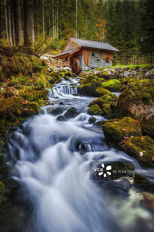 新的旧水磨坊图片素材