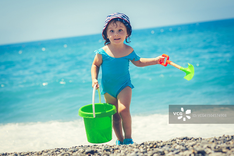 沙滩上的孩子图片素材