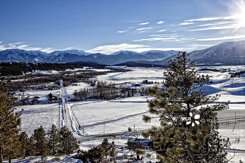 蒙大拿州比尔图斯山雪景图片素材