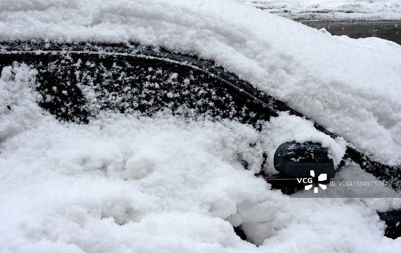 雪中掩埋图片素材
