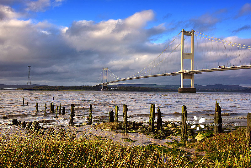 横跨塞文河口和怀伊河的塞文桥（英格兰和威尔士之间）图片素材