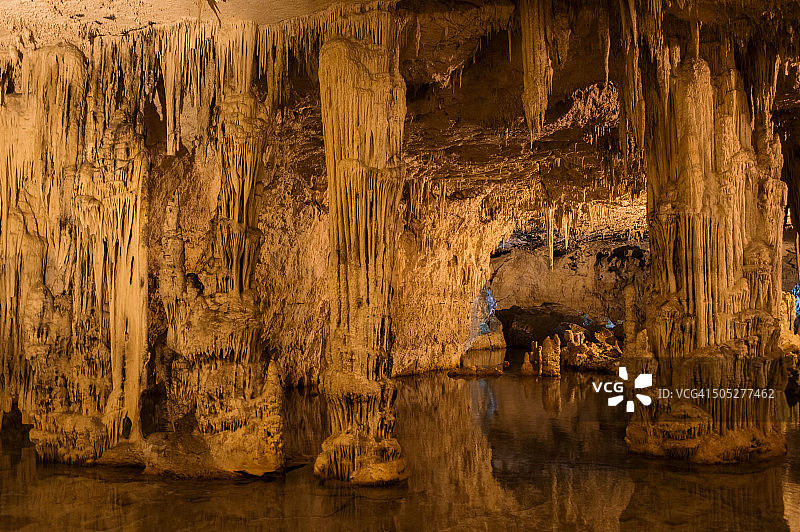 意大利撒丁岛阿尔盖罗的海王星洞穴图片素材