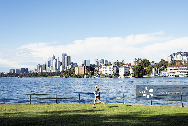 在新鲜空气中跑步图片素材