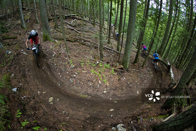 五位山地自行车赛车手图片素材
