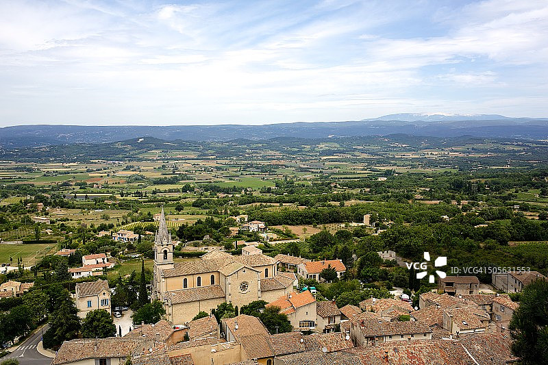 眺望旺图山的邦尼约图片素材