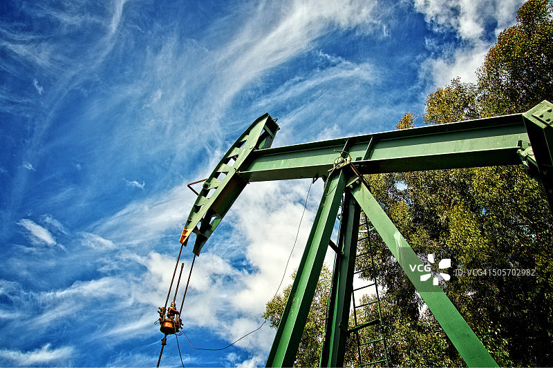 加州信号山的石油钻塔图片素材
