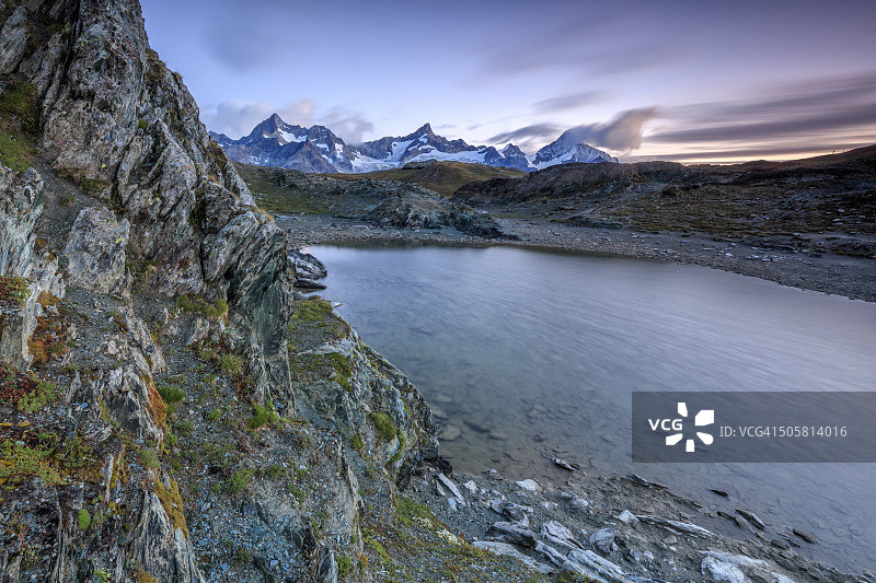 瑞士魏斯峰和斯特利湖图片素材